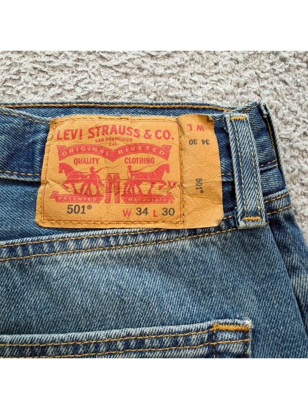 Levis 501 Original Fit Distressed Jeans Mens 34x30 Medium Wash Straight Leg